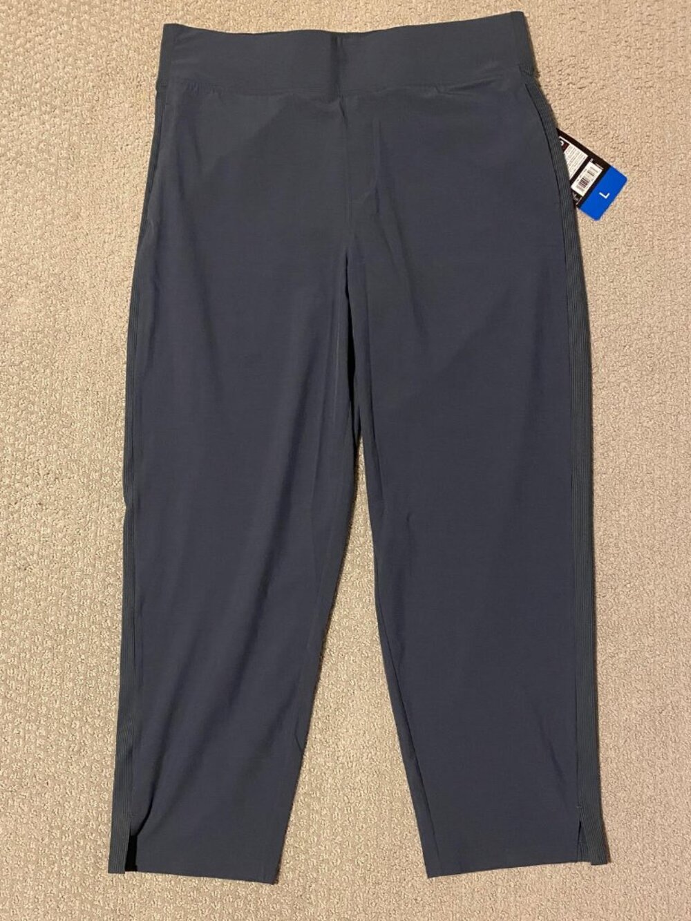 NWT Women's Kirkland Signature Quick Dry Stretch Pull On Ankle Pant, Gray, Large